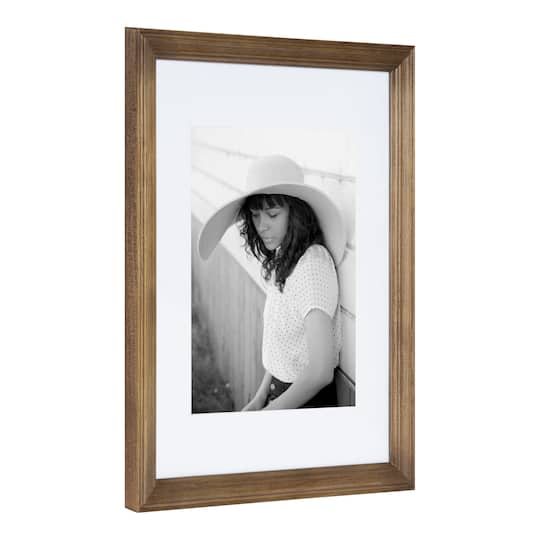Kate and Laurel Bordeaux Gallery Wall Frame & Shelf Set